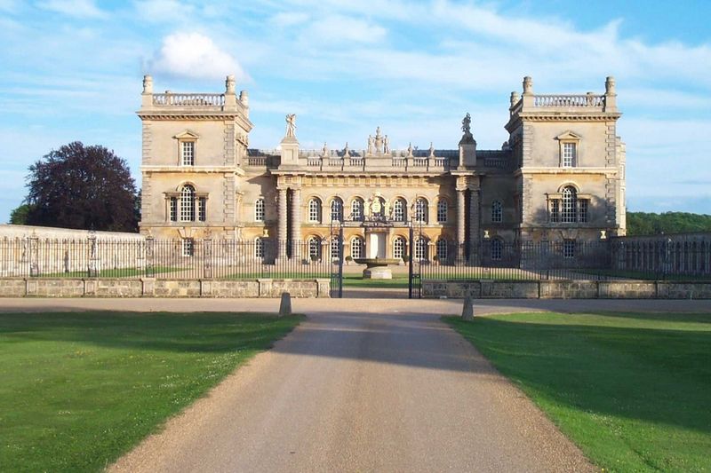 File:Grimsthorpe Castle.jpg