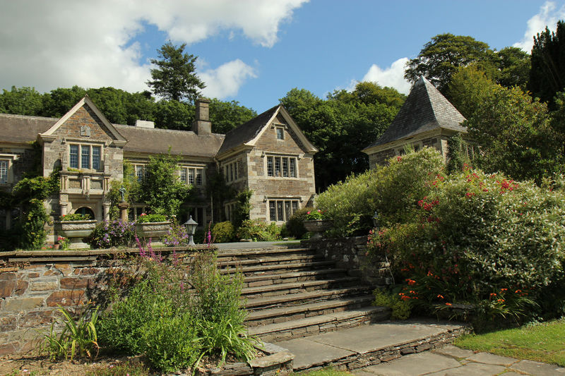 File:Lewtrenchard.jpg